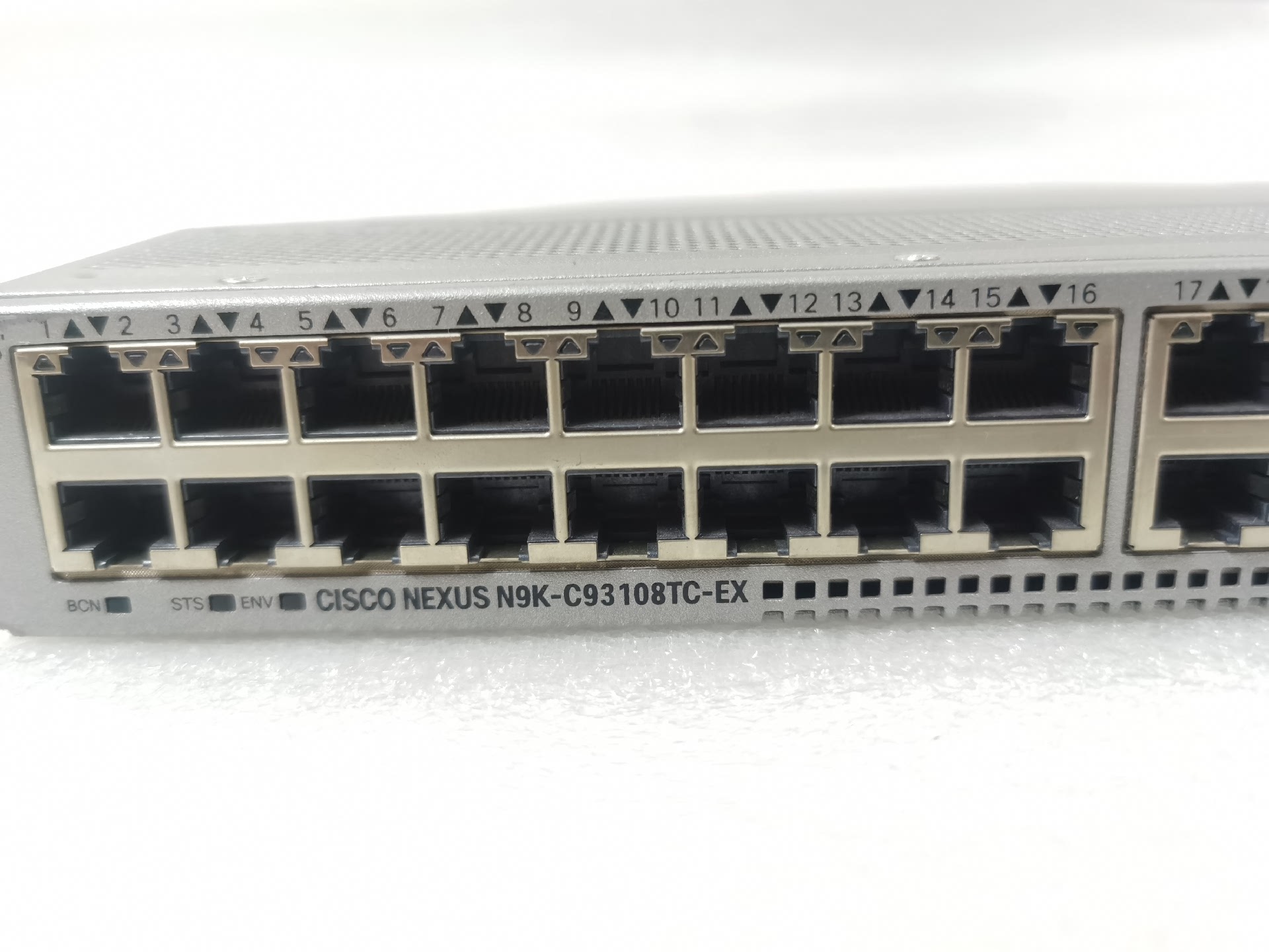 Switch Cisco nexus N9K C93108TC EX 02