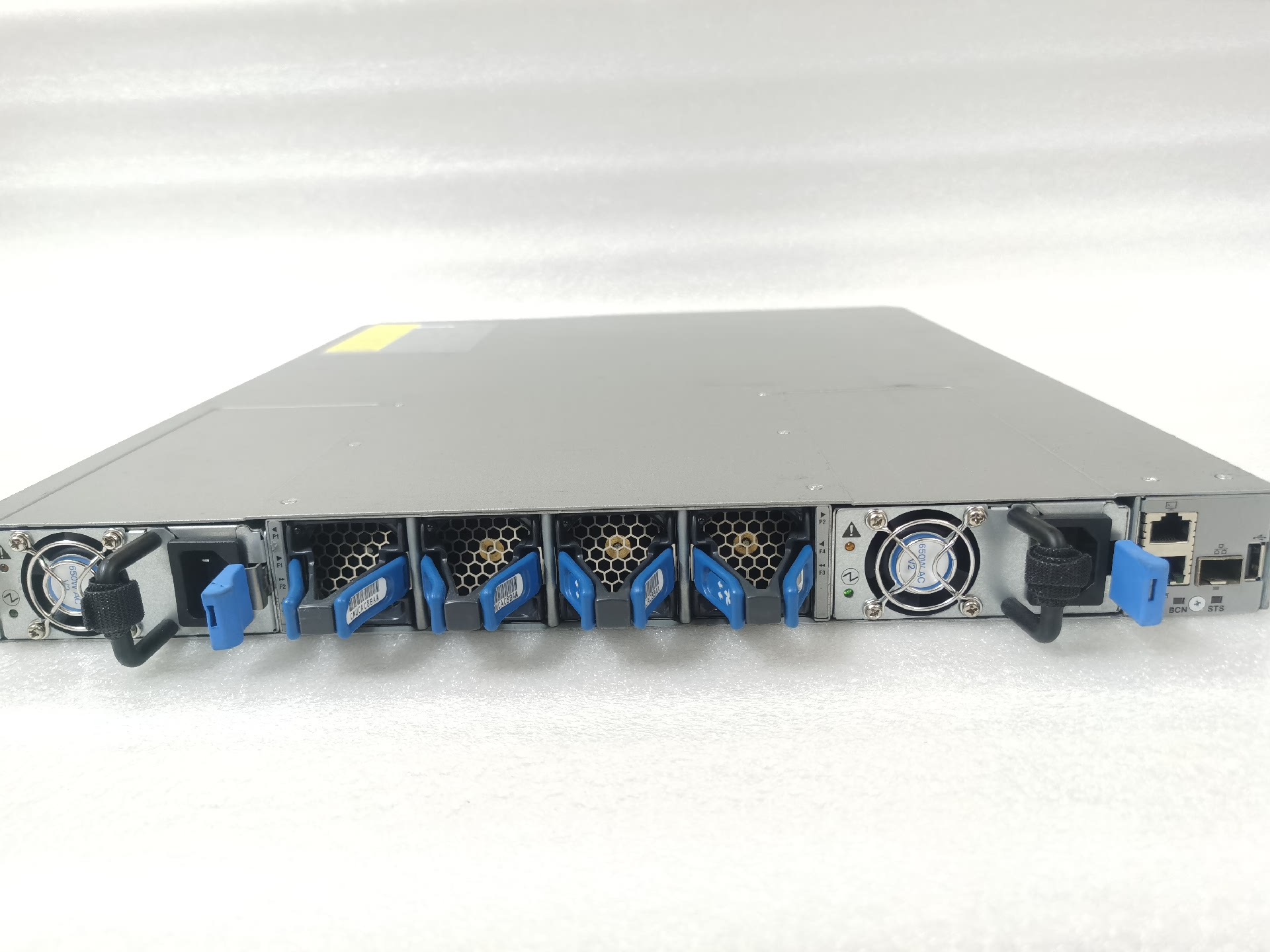 Switch Cisco nexus N9K C93108TC EX 03