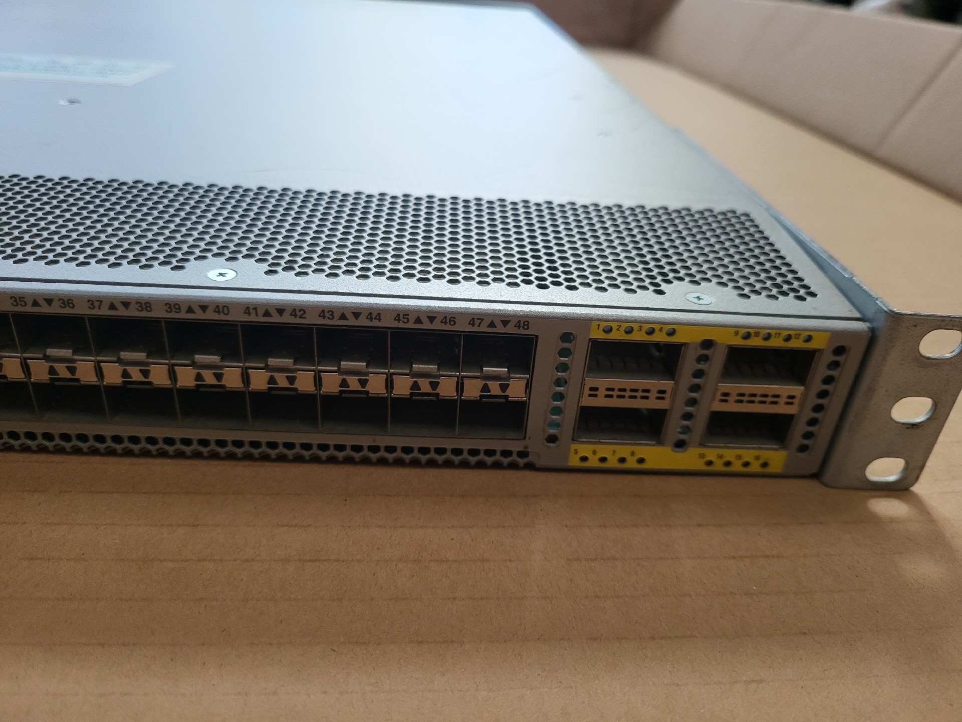 cisco nexus n6k c6001 64p switch 03