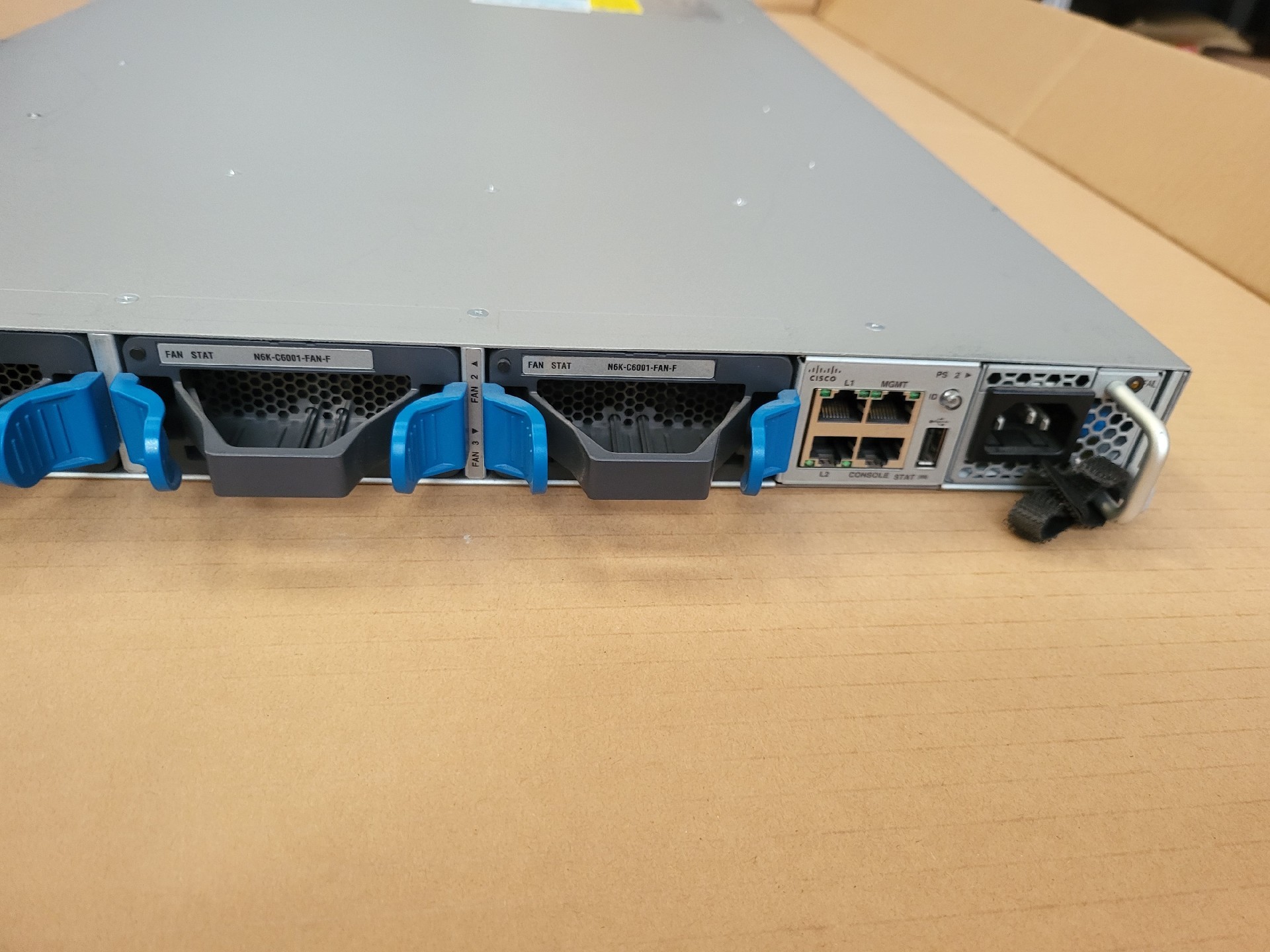 cisco nexus n6k c6001 64p switch 07