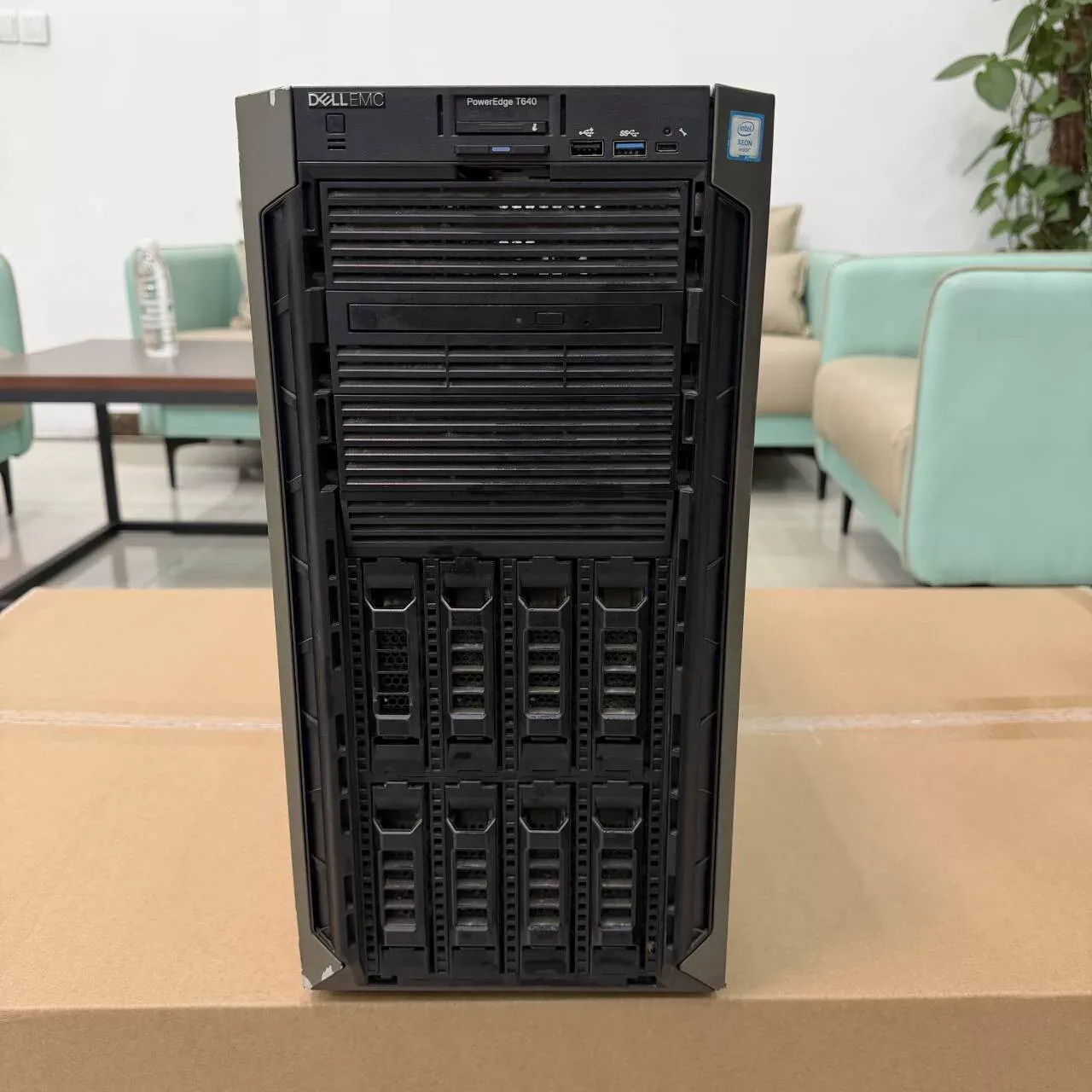 may chu server dell poweredge t640 lff 8 x 2 5inch chinh hang 1 may chu server dell poweredge t640 lff 8 x 2 5inch chinh hang 1