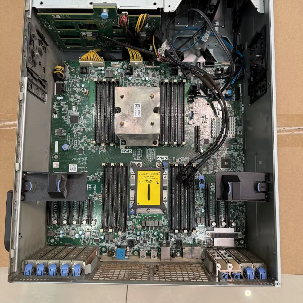 may chu server dell poweredge t640 lff 8 x 2 5inch chinh hang 2 may chu server dell poweredge t640 lff 8 x 2 5inch chinh hang 2