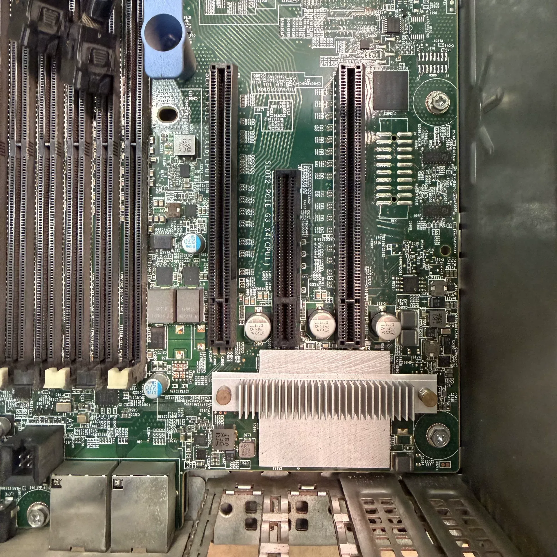 may chu server dell poweredge t640 lff 8 x 2 5inch chinh hang 5 may chu server dell poweredge t640 lff 8 x 2 5inch chinh hang 5