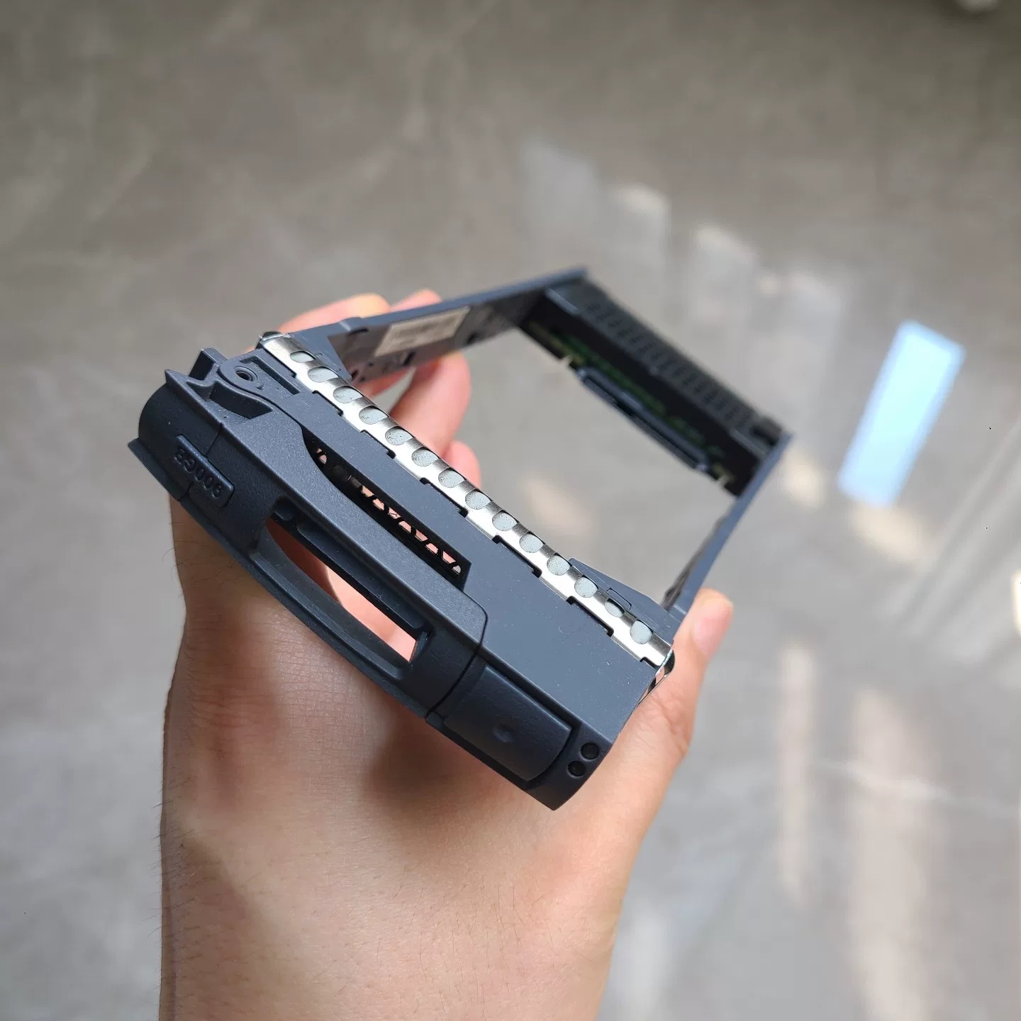 khay o cung tray netapp 2 5 ds4246 ds4243 ds224c 1 Khay ổ cứng Netapp 2.5" - Ảnh 1