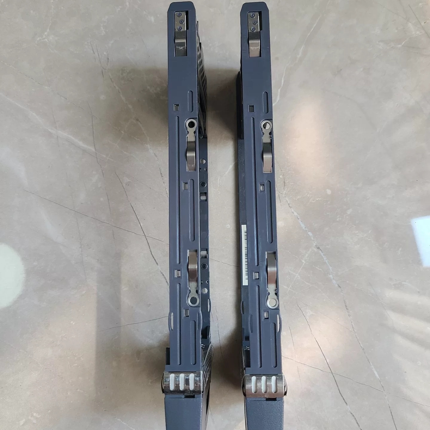 khay o cung tray netapp 2 5 ds4246 ds4243 ds224c 7 Khay ổ cứng Netapp 2.5" - Ảnh 7