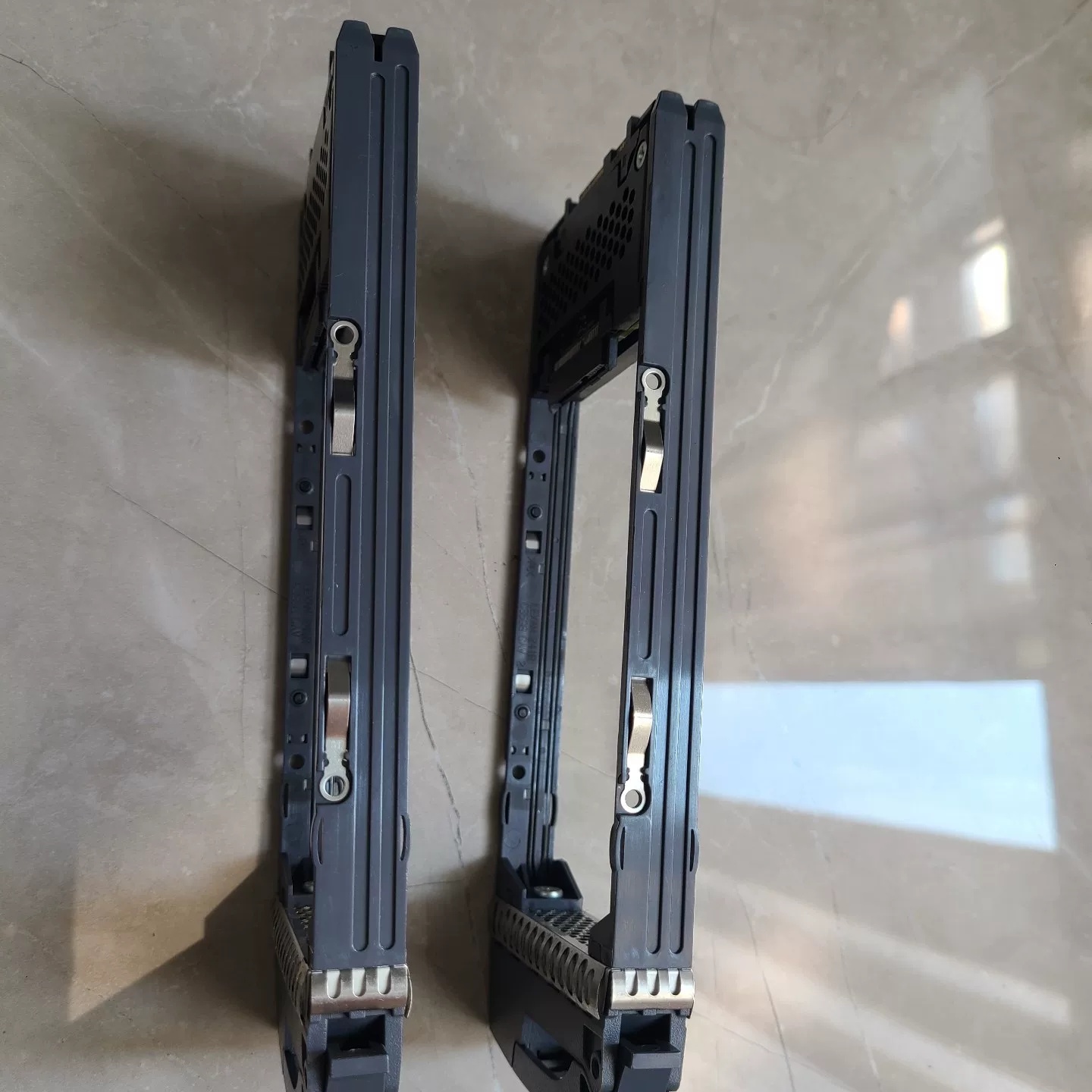 khay o cung tray netapp 2 5 ds4246 ds4243 ds224c 8 Khay ổ cứng Netapp 2.5" - Ảnh 8